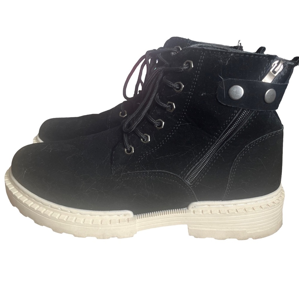 Men’s velvet like boots - size 10